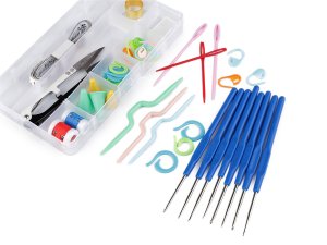 Sada háčků a pomůcek na háčkování v boxu