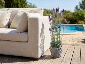 Umělá levandule v proutěném květináči, výška 78 cm