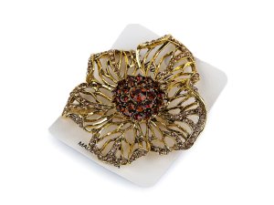 Brož s broušenýmim kamínky květ