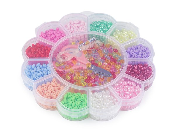 Sada plastových dvoudírkových korálků v boxu s nářadím