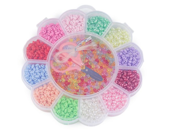 Sada plastových dvoudírkových korálků v boxu s nářadím