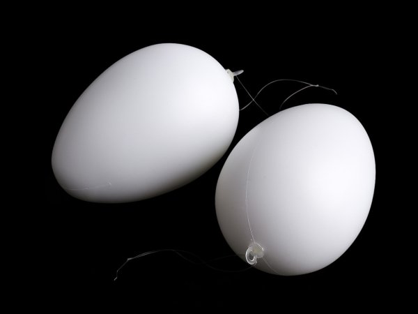 Plastové vejce 6,3x8,8 cm se závěsem