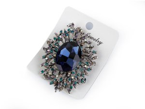 Brož s broušenými kamínky a kamenem