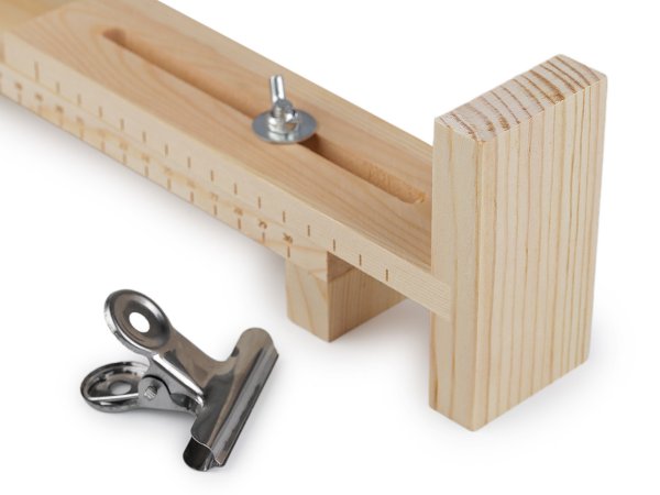 Dřevěný stav na pletení náramků a náhrdelníků, nastavitelný