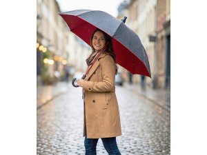 Velký rodinný vystřelovací deštník s teleskopickým pouzdrem na odkapávání