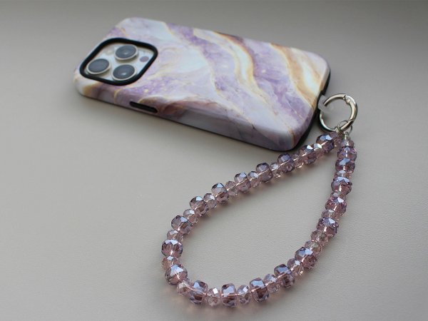 Přívěsek na mobil ze skleněných korálků