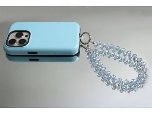 Přívěsek na mobil ze skleněných korálků s plastovou vložkou