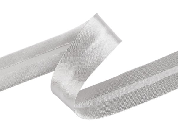 Šikmý proužek saténový šíře 30 mm zažehlený