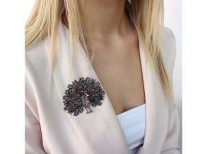 Brož s broušenými kamínky páv