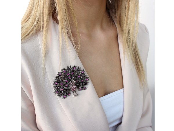 Brož s broušenými kamínky páv