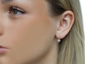 Náušnice z nerezové oceli s broušenými kamínky srdce