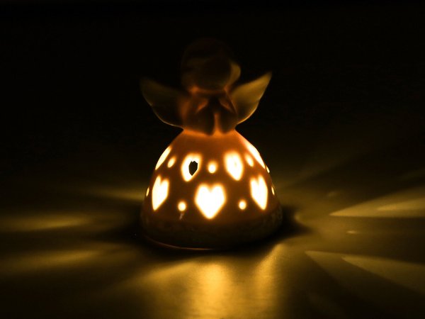 Porcelánový anděl svítící