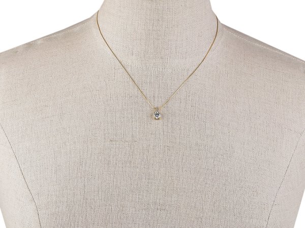 Náhrdelník z nerezové oceli s broušeným kamínkem