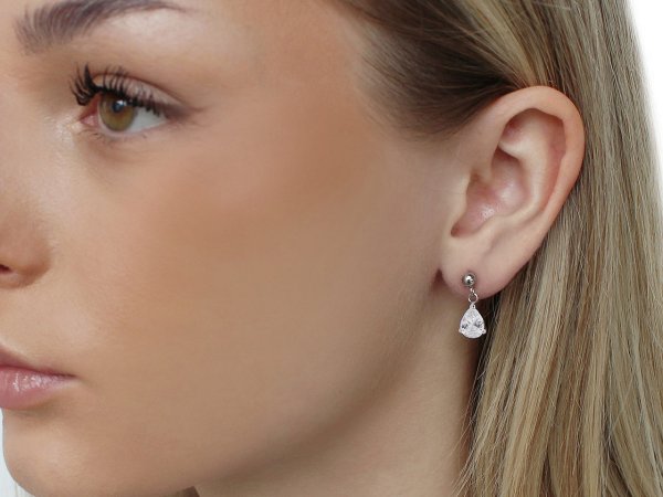 Náušnice z nerezové oceli s broušeným kamínkem