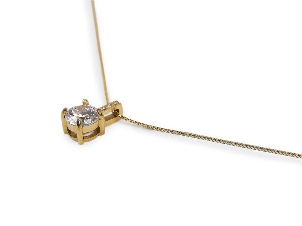 Náhrdelník z nerezové oceli s broušeným kamínkem