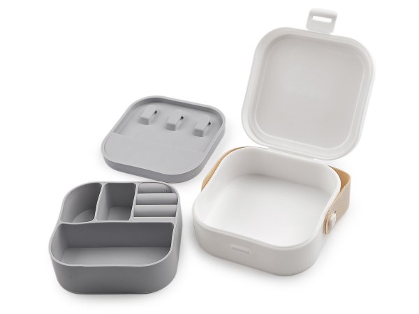 Malá šperkovnice plastová, cestovní 4x9x9 cm