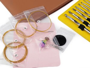 Sada kovových háčků na tuniské háčkování v pouzdře