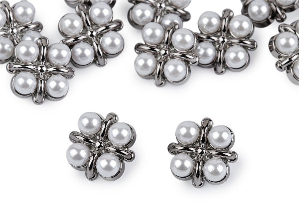 Knoflík zdobený perlami velikost 24", 28", 34"