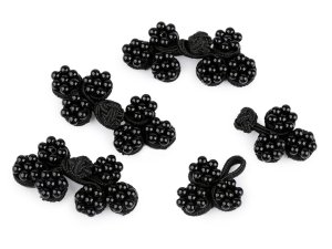 Ozdobné textilní zapínání s korálky