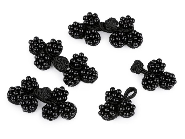 Ozdobné textilní zapínání s korálky