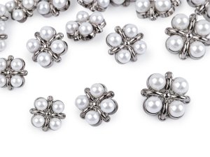 Knoflík zdobený perlami velikost 24", 28", 34"