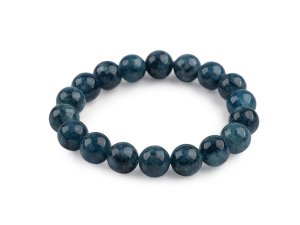 Náramek z minerálních, syntetických a skleněných korálků