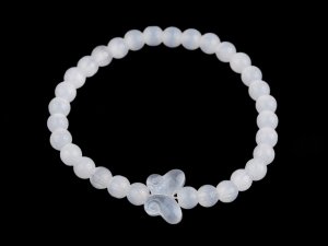 Náramek pružný ze skleněných korálků kočka, motýl, hvězda