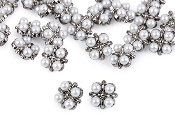 Knoflík zdobený perlami velikost 24", 28", 34"