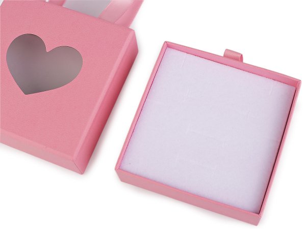 Krabička na šperky s průhledem srdce a uchem 10x10 cm