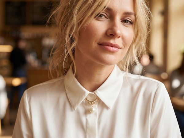 Brož s broušenými kamínky do výstřihu