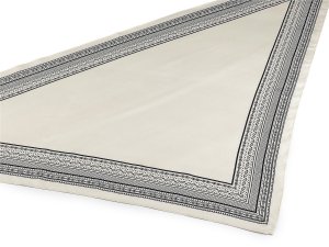 Saténový šátek trojúhelníkový 65x135 cm