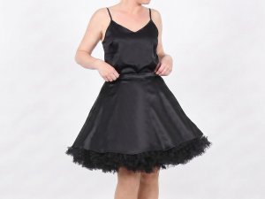 Spodnička s volánkem pod šaty / sukně