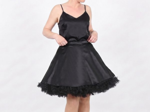 Spodnička s volánkem pod šaty / sukně