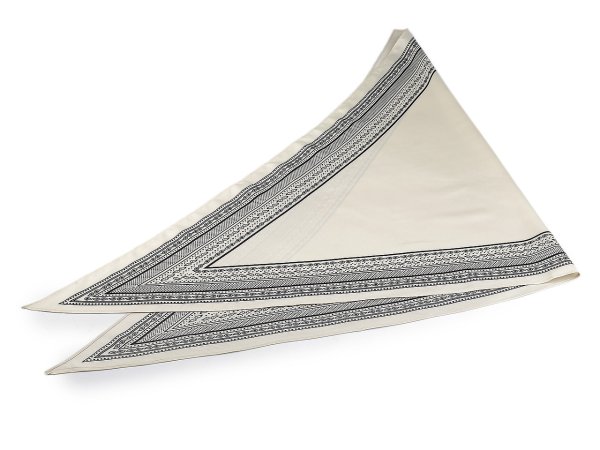 Saténový šátek trojúhelníkový 65x135 cm