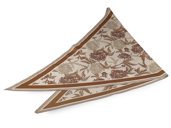 Saténový šátek trojúhelníkový s květy 65x135 cm