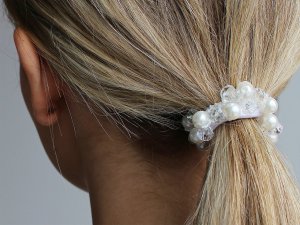 Gumička do vlasů / náramek s broušenými korálky a perlami