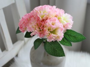 Umělá kytice karafiát