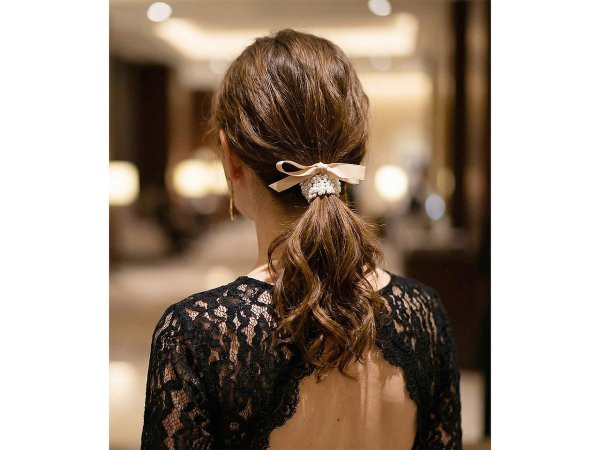 Perlová gumička do vlasů / náramek s mašlí