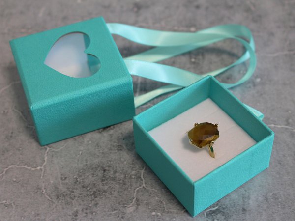 Krabička na šperky s průhledem srdce a uchem 5,5x5,5 cm