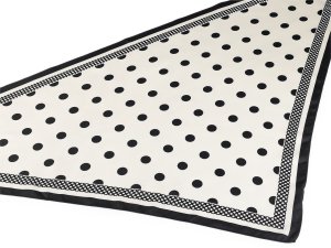 Saténový šátek trojúhelníkový puntík 65x135 cm