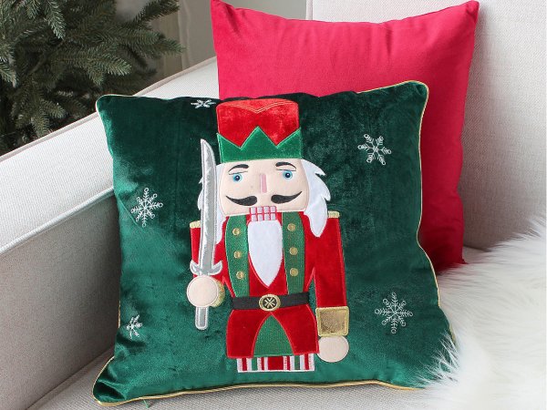Vánoční sametový povlak na polštář louskáček 43x43 cm