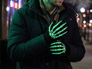 Pletené rukavice svítící ve tmě