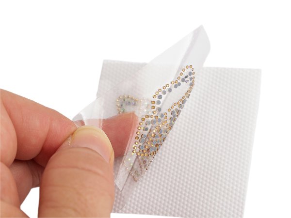 Nažehlovací kamínková aplikace na textil