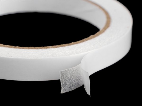 Oboustranná lepicí páska na textil šíře 12 mm