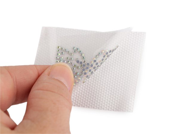 Nažehlovací kamínková aplikace na textil
