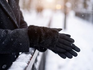 Dámské rukavice dotykové s kožešinou