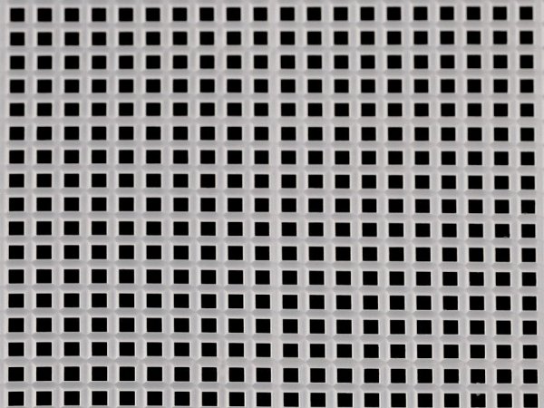 Plastová kanava / mřížka vyšívací 34,5x57 cm