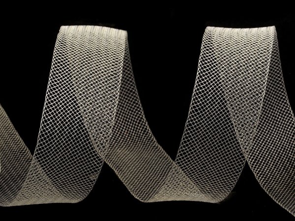 Modistická krinolína na vyztužení šatů a výrobu fascinátorů šíře 1,5 cm