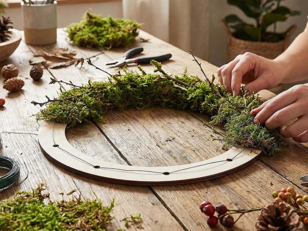 Dřevěný kruh na výrobu věnců s 8 otvory Ø26 cm