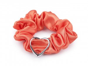 Saténová scrunchie gumička do vlasů / náramek srdce